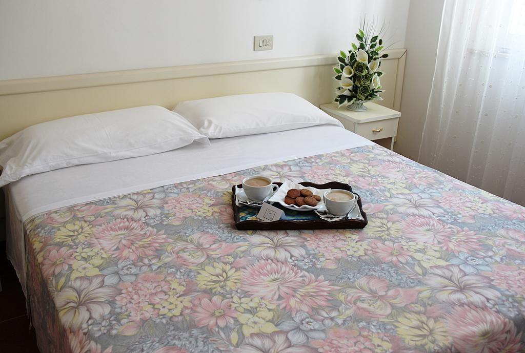 Hotel Cirene 리미니 객실 사진
