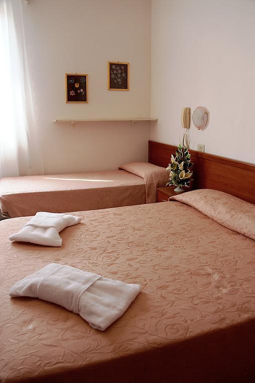 Hotel Cirene 리미니 객실 사진